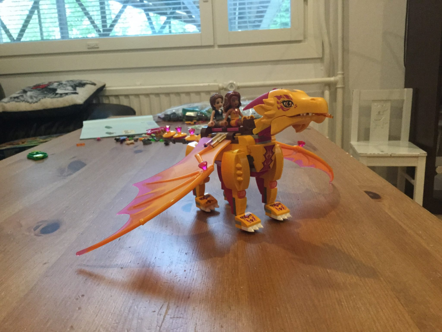 4_ar_flicka_lego.png